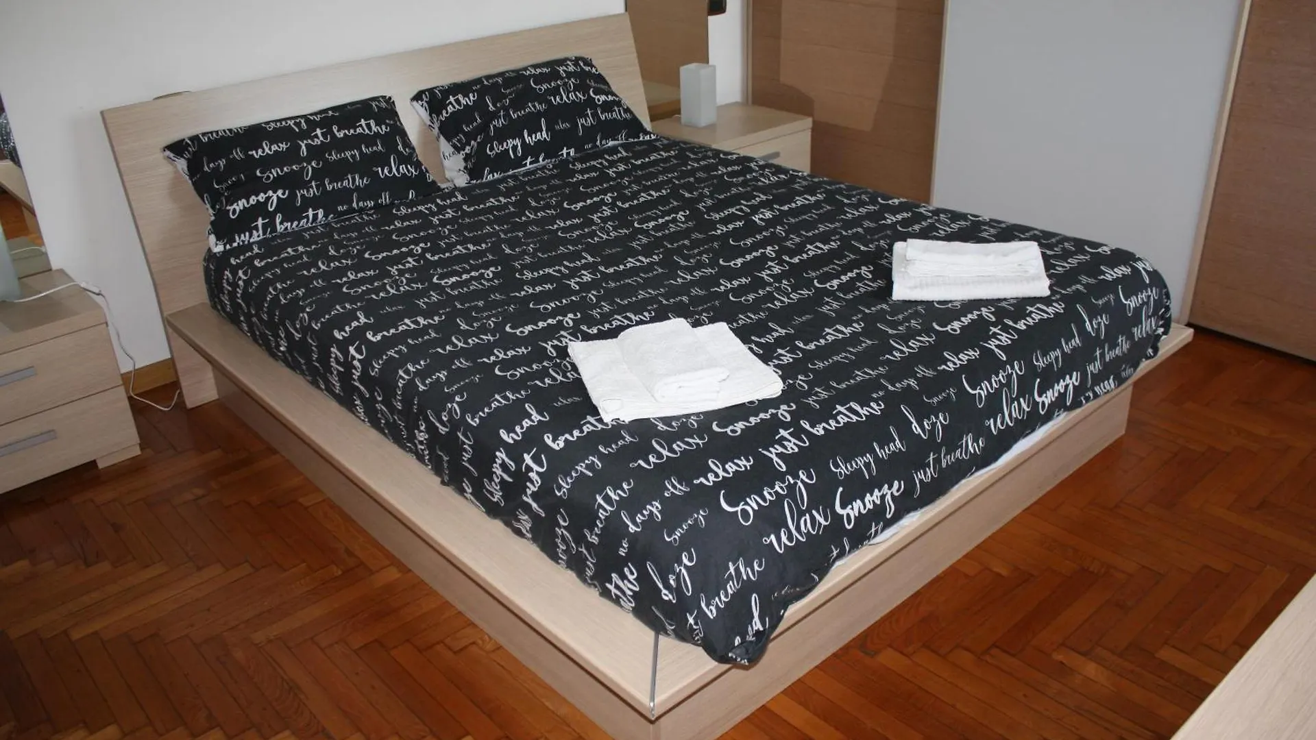 Elegante Appartamento Trilocale Milan Italy